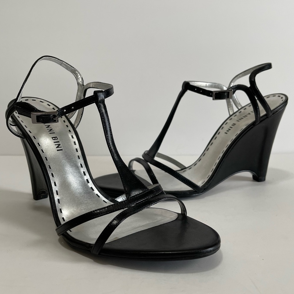 📍SOLD Gianni Bini Leather Wedge T-Strap Heels | Size 9.5